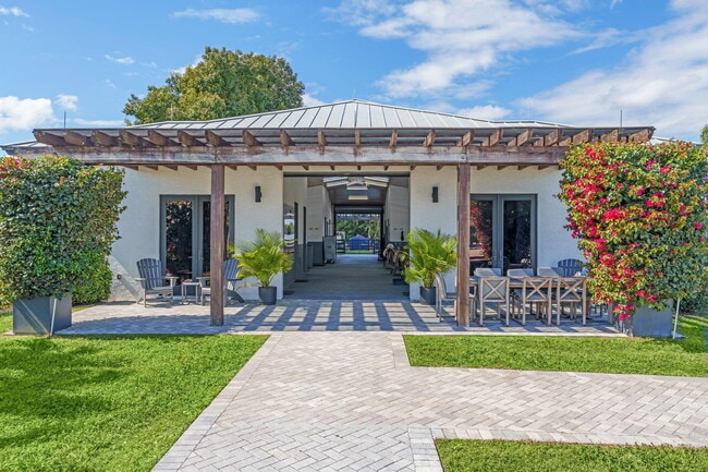 Building Photo - 13155 Southfields Rd