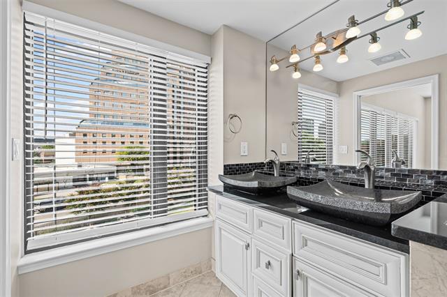 Building Photo - 3030 McKinney Ave