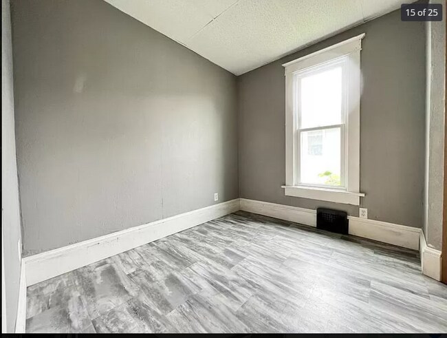 Building Photo - 829 10th St SW