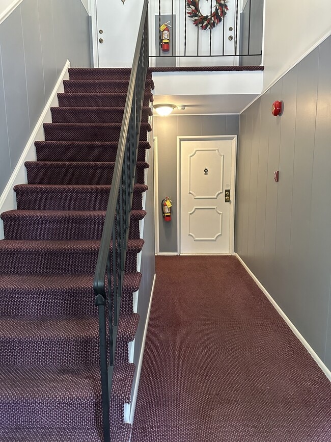 Building Photo - 598 Belmont Ave