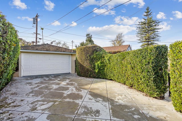 Building Photo - 1455 Avonrea Rd