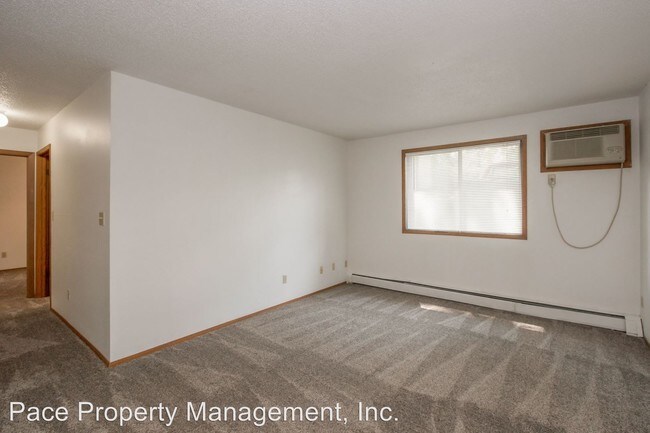 Building Photo - 2 br, 1 bath Apartment - 303 Finkbine Lane