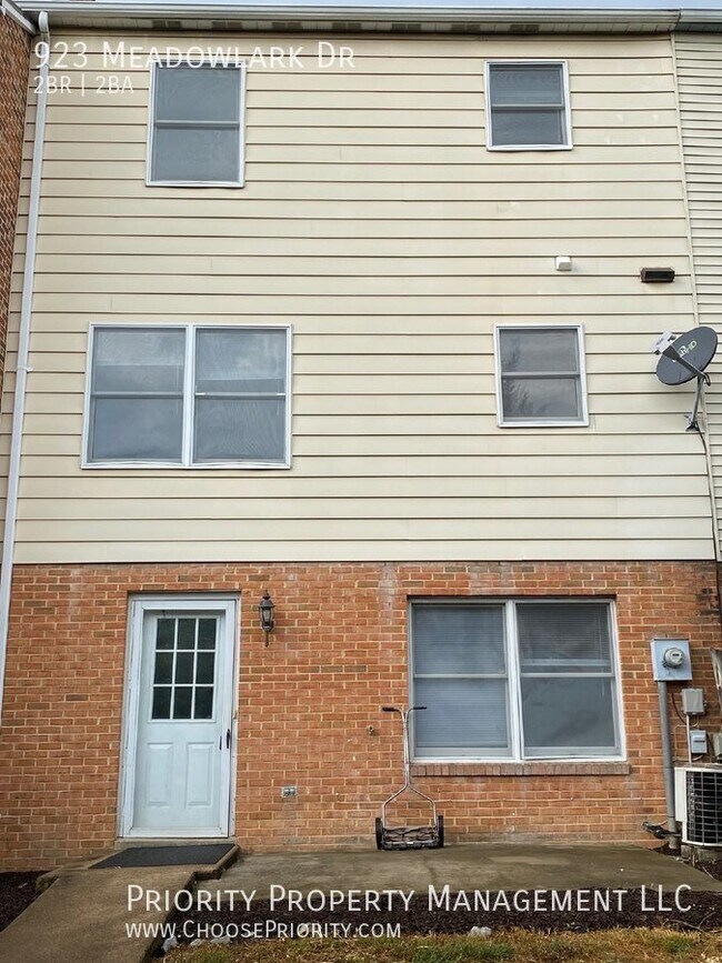 Building Photo - 923 Meadowlark Dr