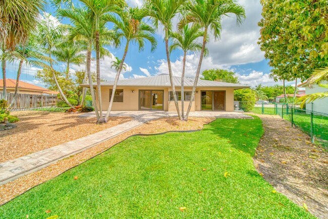 Building Photo - 7320 SW 100th Ct