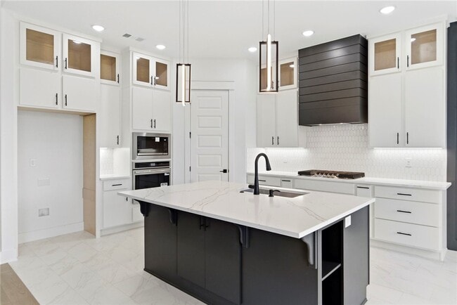 Building Photo - 421 Hedge Dr