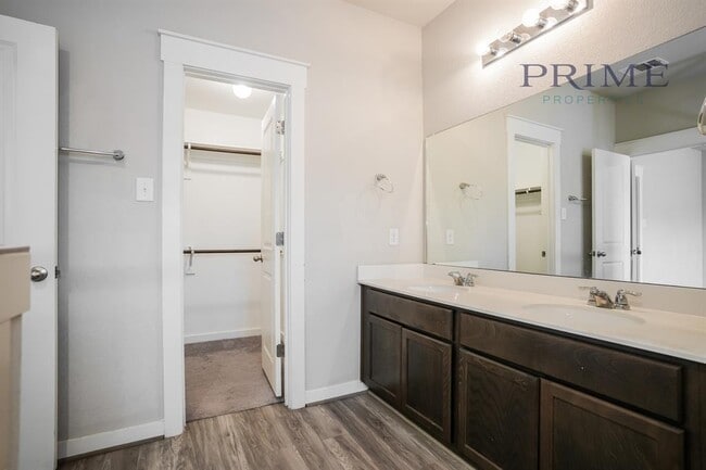 Building Photo - 602 Skiff Moth Dr