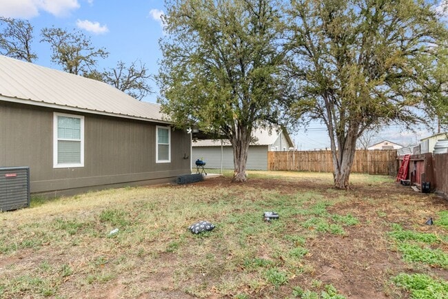 Building Photo - 1322 N Lincoln Ave