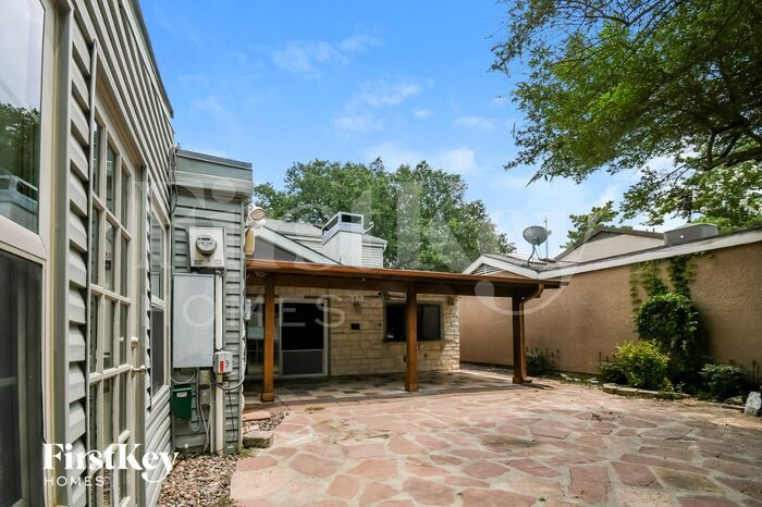 Building Photo - 1616 Hawthorne Dr