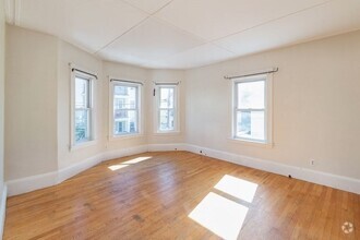 Building Photo - 40 Montfern Ave