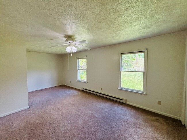 Building Photo - 2700 Meadowbrook Dr