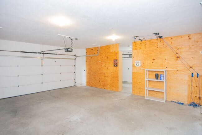 Building Photo - Gorgeous Bountiful Home w/ Solar & 3 Car Garage