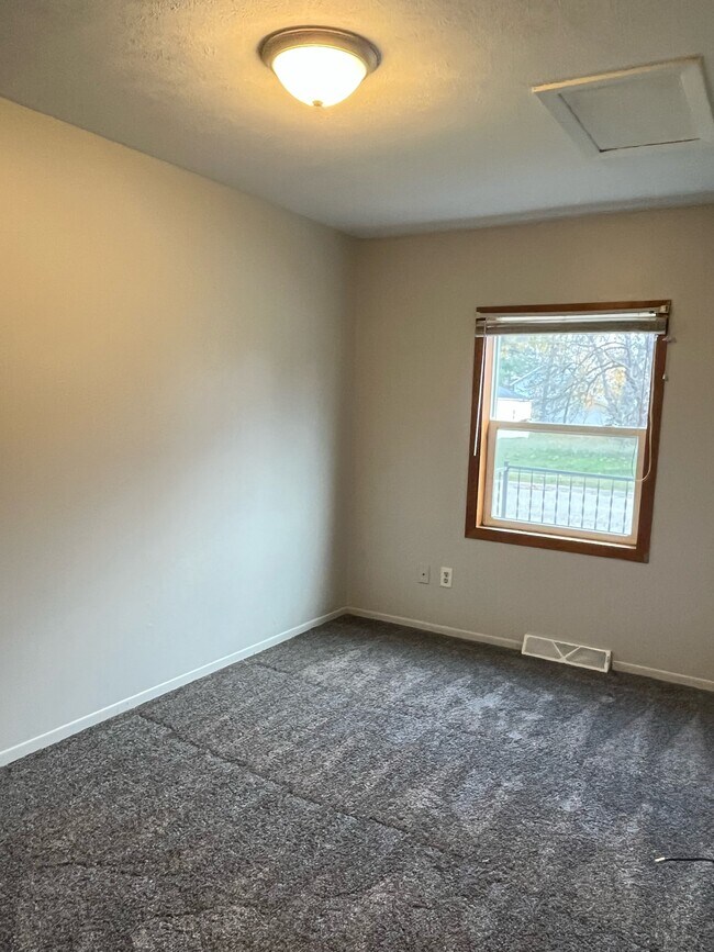 Building Photo - 316 Burr Oak Ave