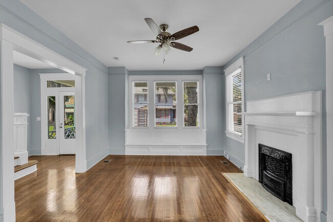 Building Photo - 537 E 40th St