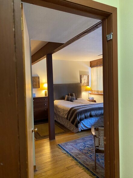 Bedroom entrance - 206 Hanshaw Rd