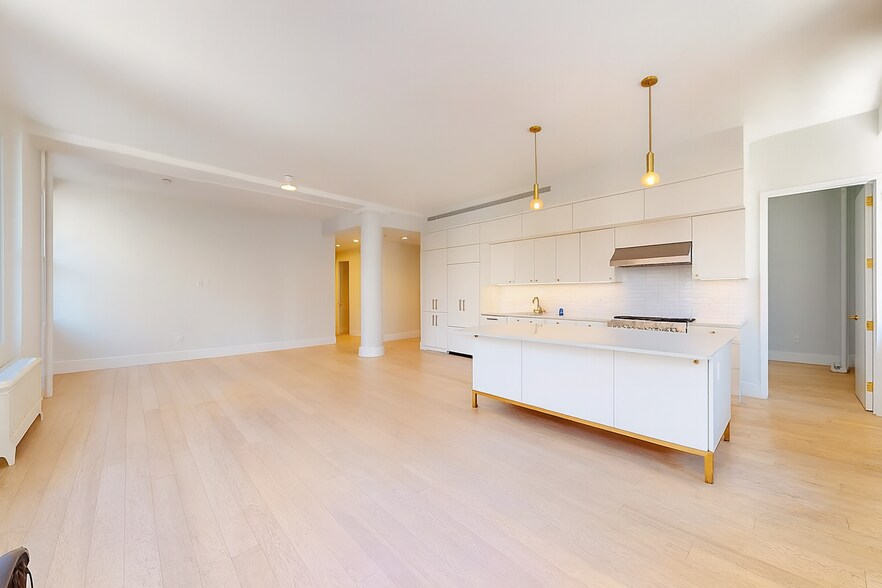 Primary Photo - 70 Mercer St