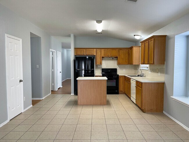 Building Photo - 1004 Stacia's Way