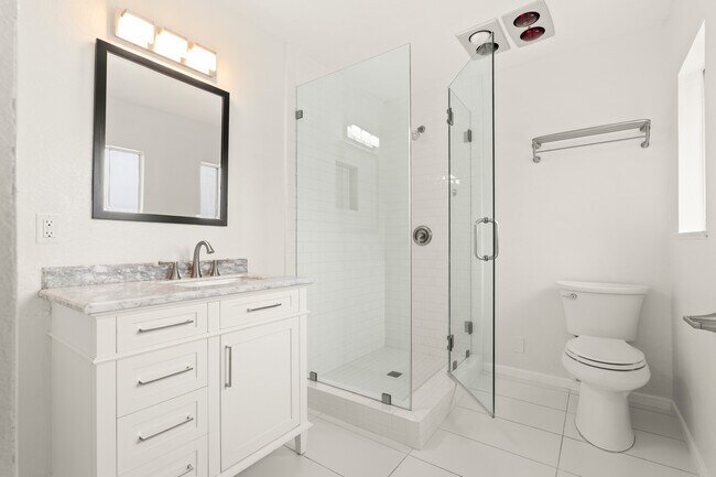 Building Photo - 5651 N Bryn Mawr St