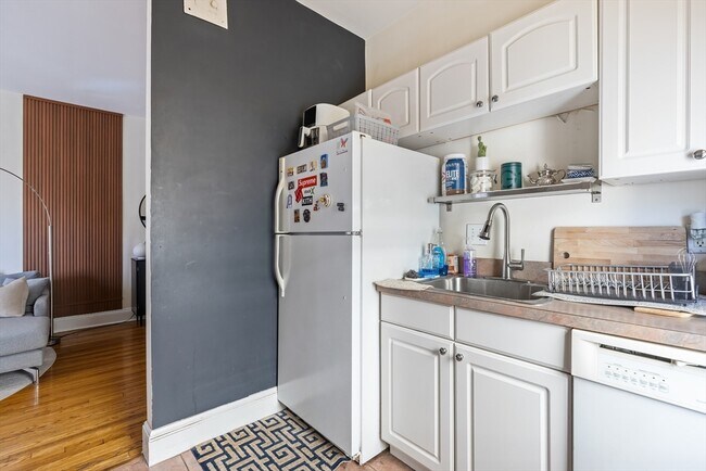 Building Photo - 242 S Huntington Ave