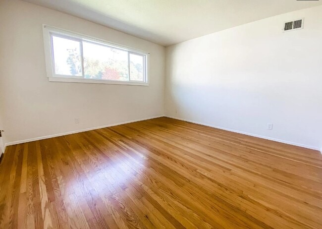 Building Photo - BEAUTIFUL HOME IN DESIREABLE CENTERVILLE, ...