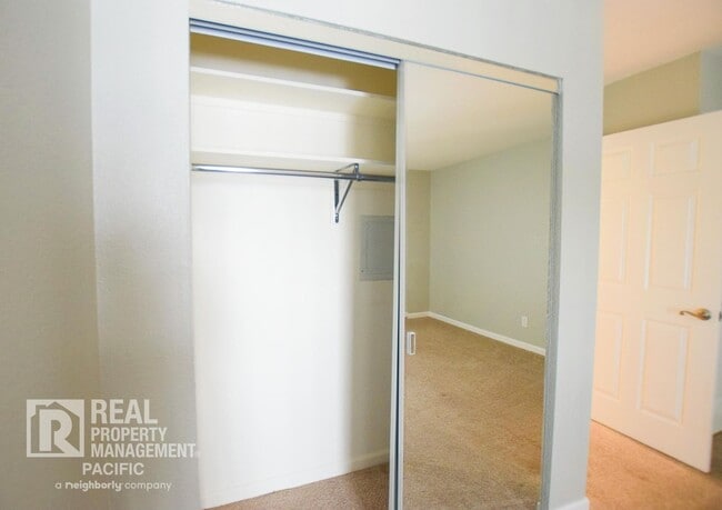 Building Photo - Bright & Spacious 1-Bedroom in Prime Oakla...