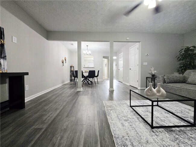 Building Photo - 2430 Piering Dr