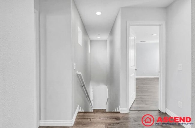 Building Photo - 3 Bedroom Home Off Mountain Ridge and Taft...