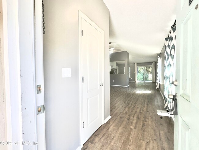 Building Photo - 204 Candlebark Dr