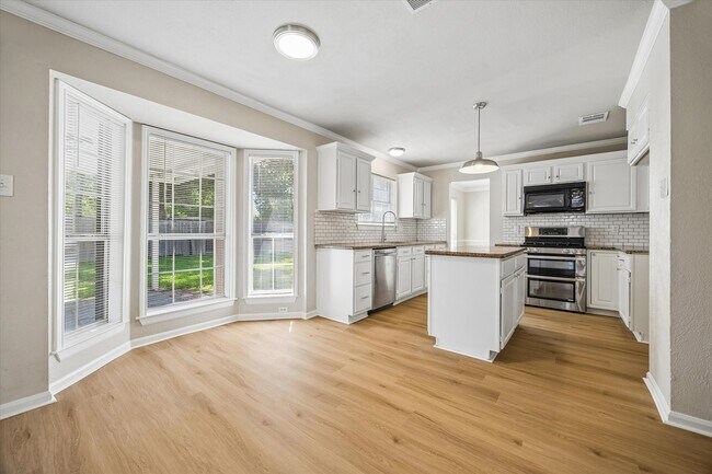 Building Photo - 9806 Gold Cup Way