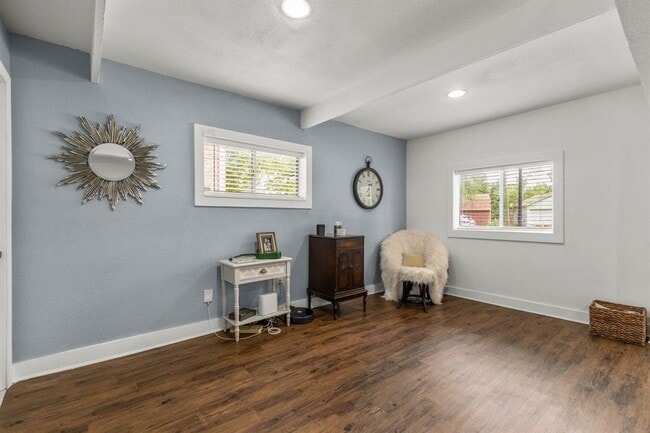 Building Photo - 5808 Community Dr