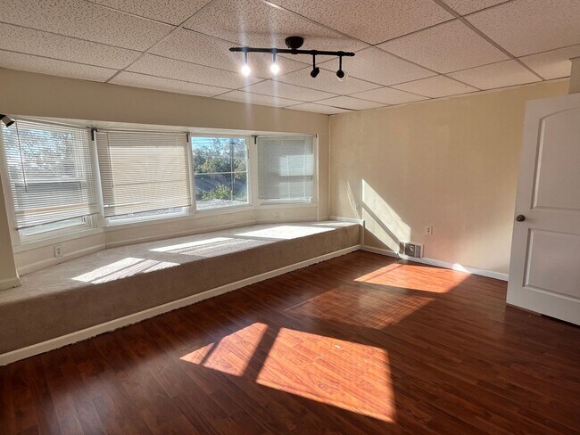 Building Photo - COMING SOON! Nice 2+ Bedroom 2 Bath House w/Bonus Room
