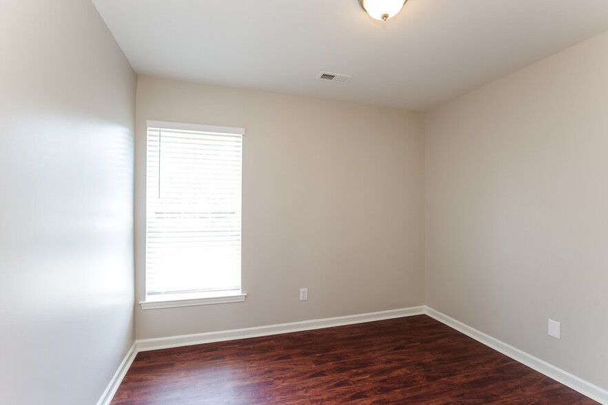 Building Photo - 8729 Rozumny Dr