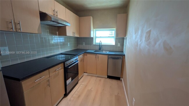 Building Photo - 1431 NW 26th St