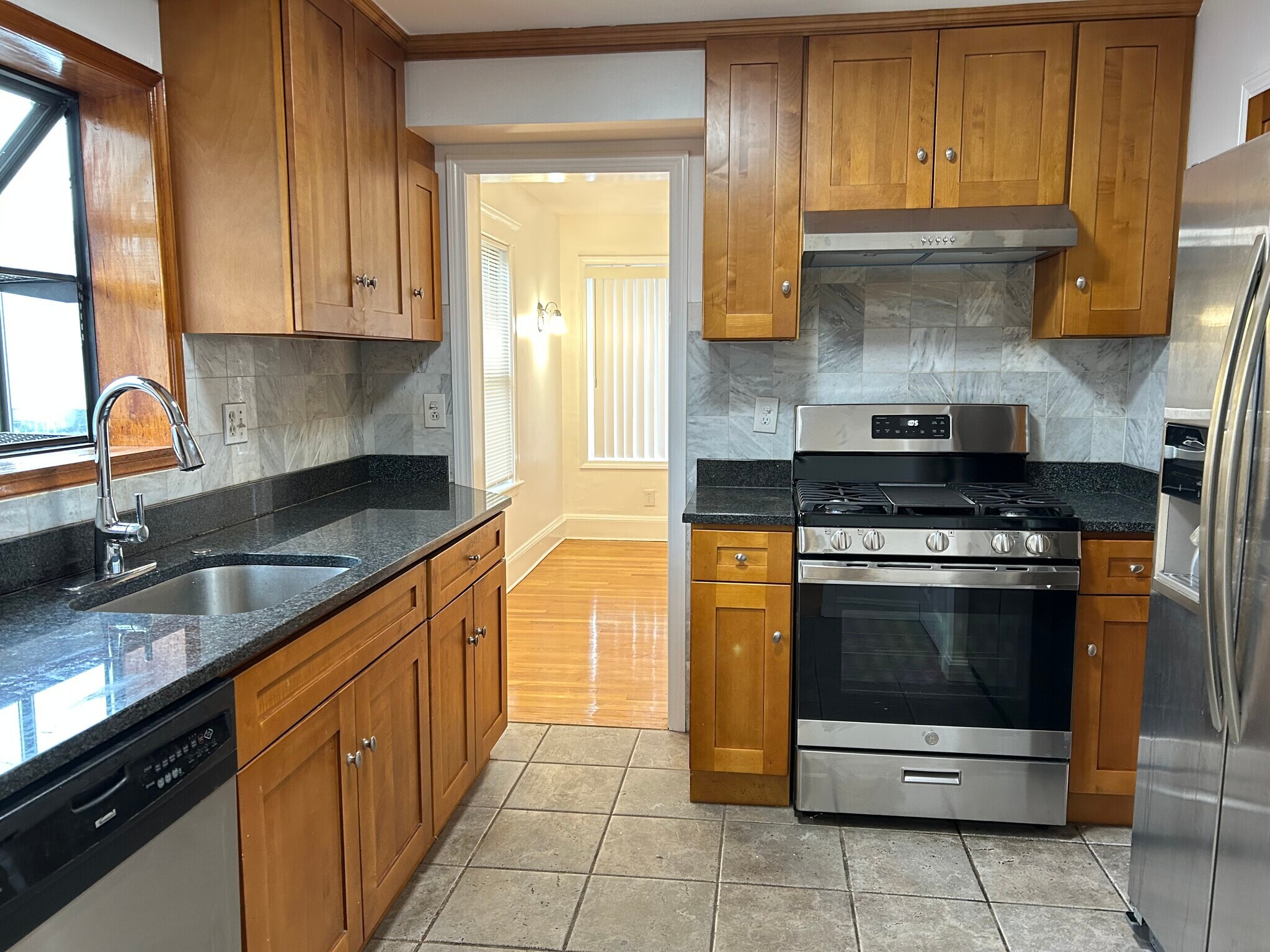 Building Photo - 80 Montclair Ave