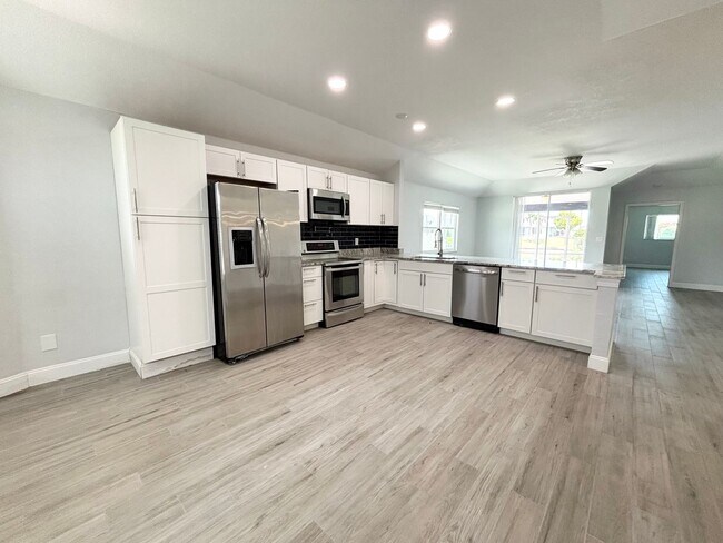 Building Photo - 1324 SE 6th Ave