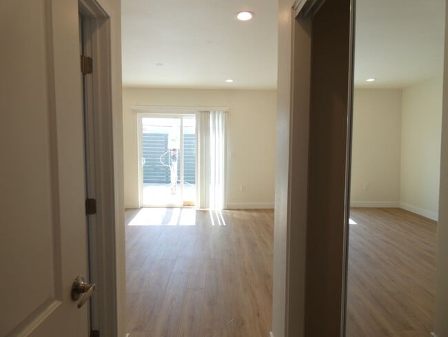 Building Photo - Modern Townhome Community in Prime Mid-City