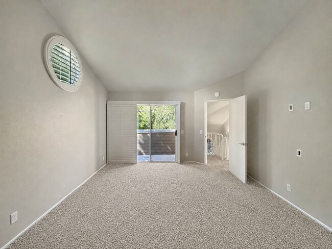Building Photo - 9980 Scripps Vista Way