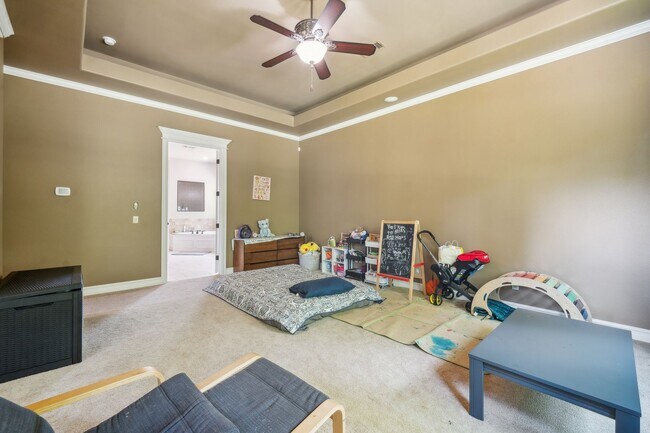 Building Photo - Stunning 5 bedroom 4.5 bath in Stonebrooke Glenn