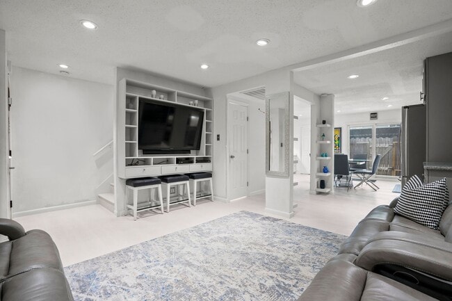 Building Photo - 11002 Hammerly Blvd