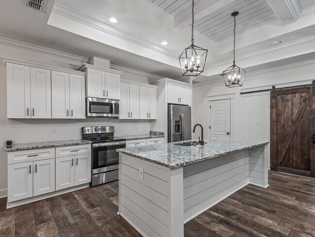 Building Photo - Private Home on 2 Acres Available Now!