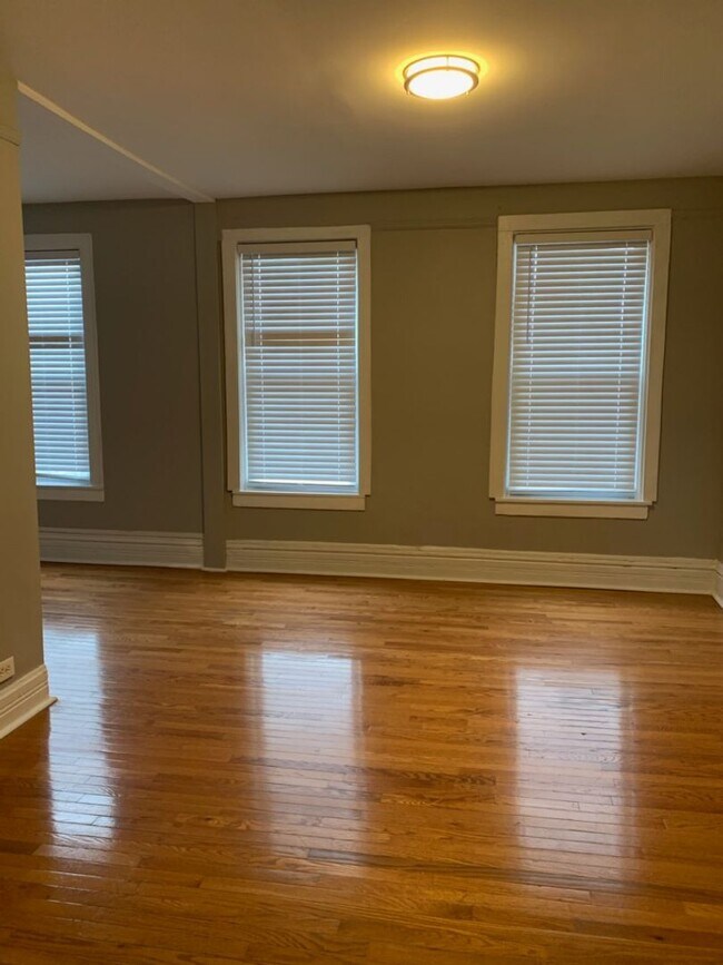 Building Photo - 1512 N Maplewood Ave