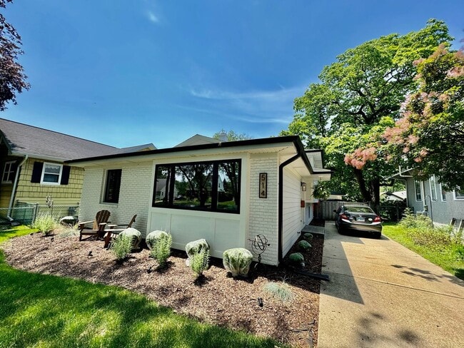 Building Photo - Home in Villa Park