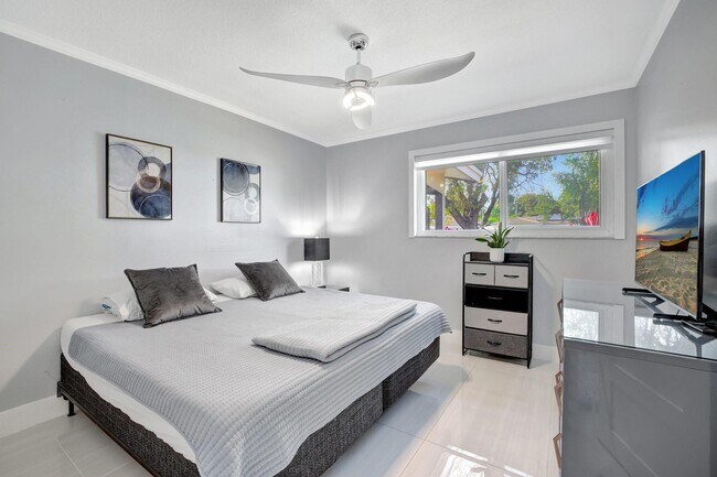 Building Photo - 2260 NE 62nd St