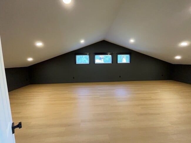 Building Photo - 8131 Vineland Oaks Blvd