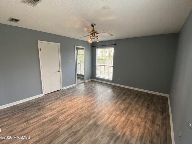 Building Photo - 5628 Moorstone Dr