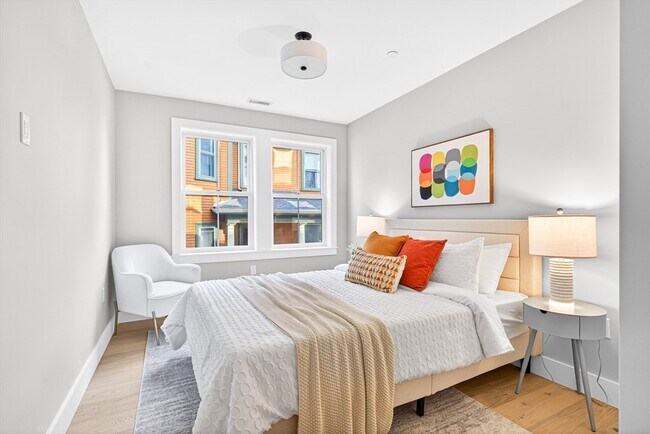 Building Photo - 584 Cambridge St