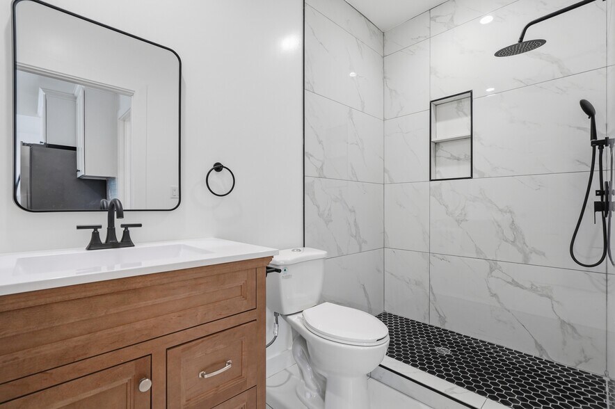 Building Photo - 6616 Denver Ave