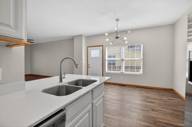 Building Photo - 3 Bedroom 3.5 bath