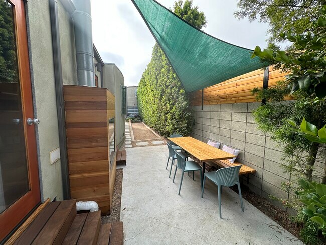 Building Photo - 1076 Nowita Pl