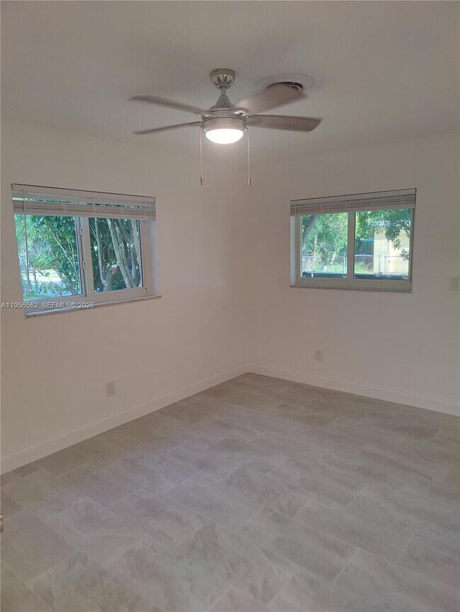 Building Photo - 1400 NW 2nd Ave