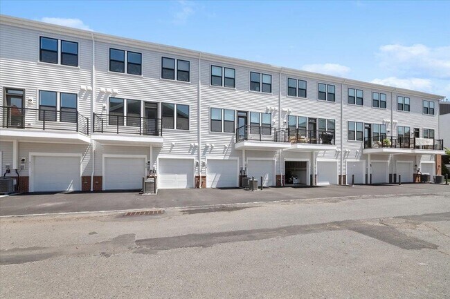 Building Photo - 500 Willow St